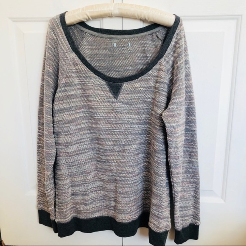 Maurices plus size gray subtle patterned top sweater